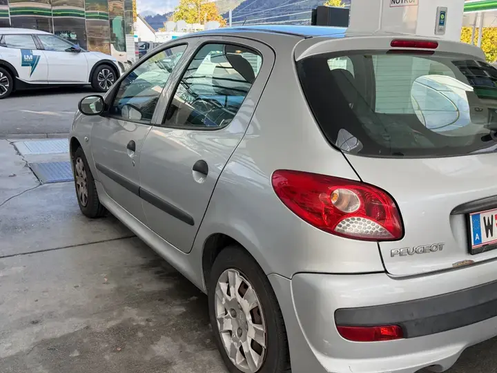 Peugeot 206 2010 photo 3