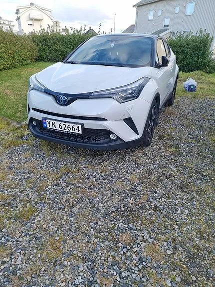 Toyota C-Hr 2017 photo 2