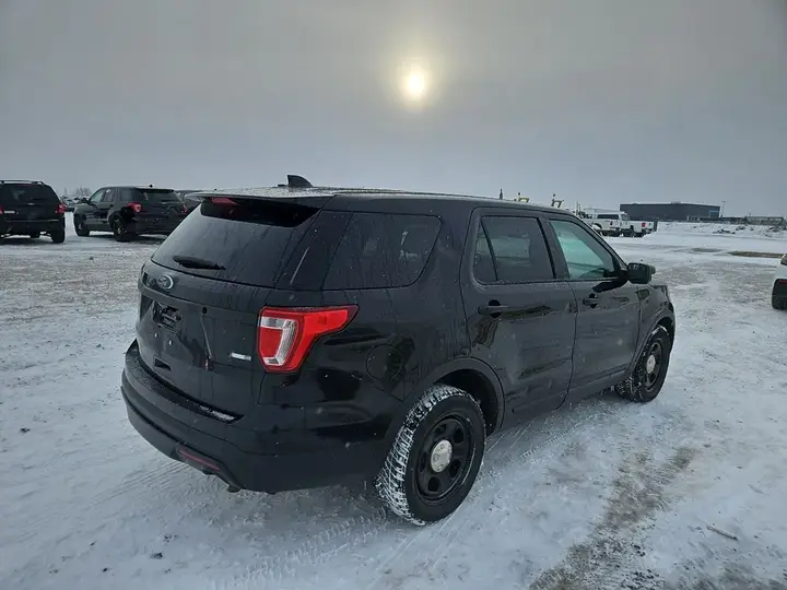 Ford Explorer 2016 photo 4