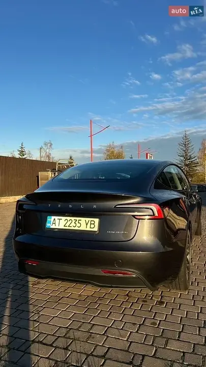 Tesla Model 3 2024 photo 3