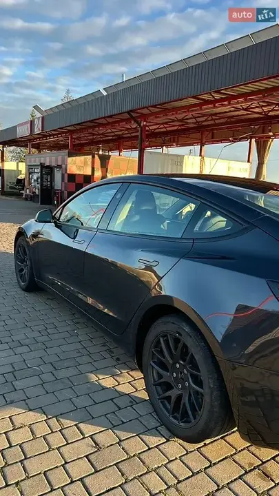 Tesla Model 3 2024 photo 2