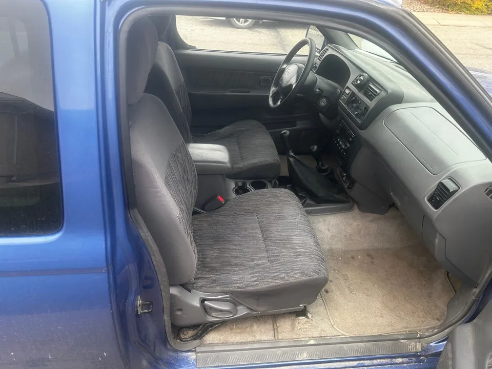 Nissan Frontier 1999 photo 5