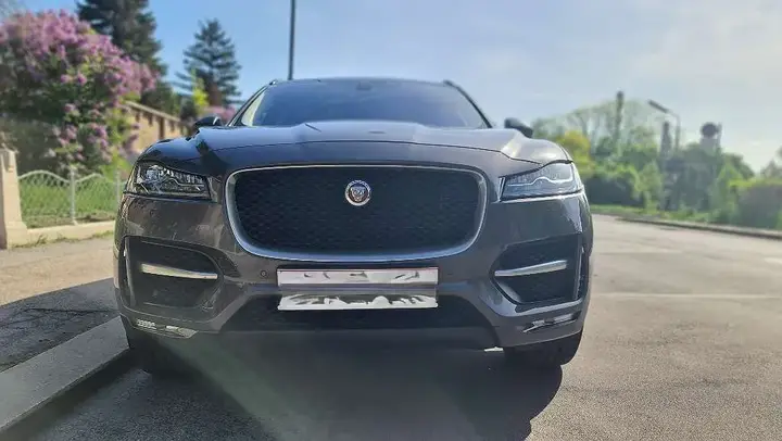 Jaguar F-Pace 2017 photo 2