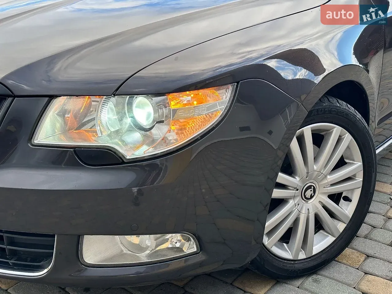 Skoda Superb 2011 photo 2