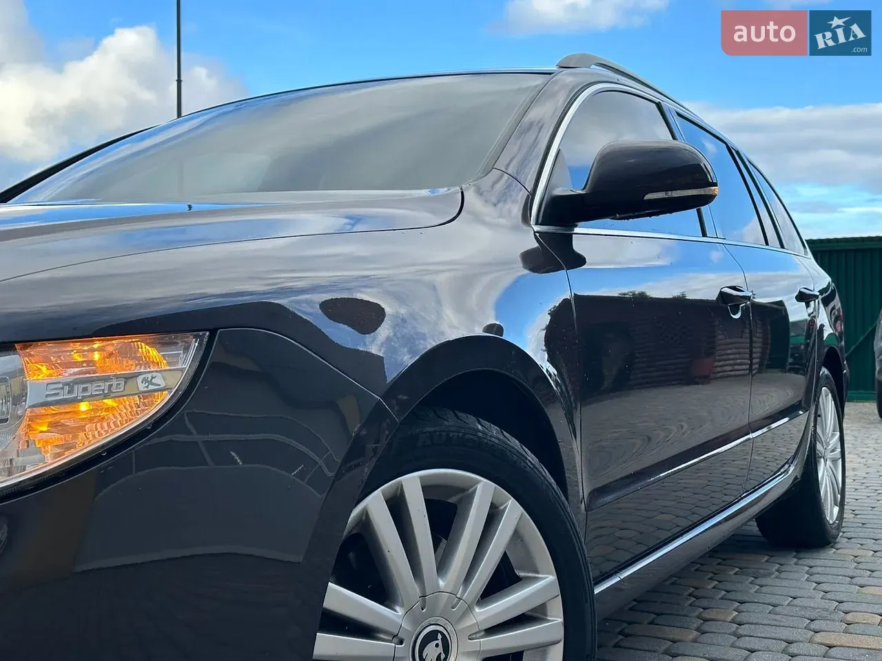 Skoda Superb 2011 photo 3
