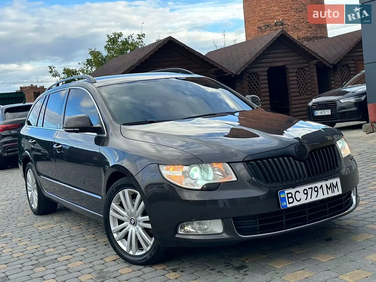 Skoda Superb 2011 photo 5