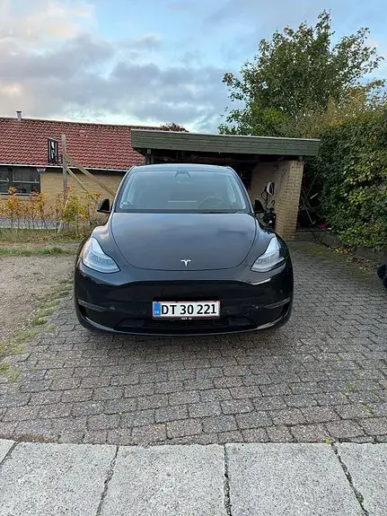 Tesla Model Y 2022 photo 2