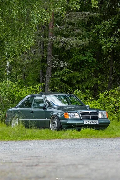 Mercedes-Benz E220 1994 photo 5