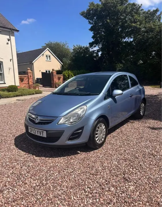 Vauxhall Corsa 2013 photo 2