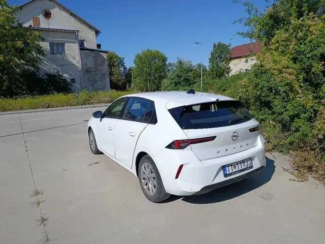 Opel Astra 2022 photo 4