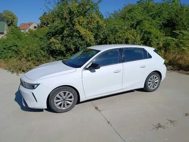 Opel Astra 2022 photo 2
