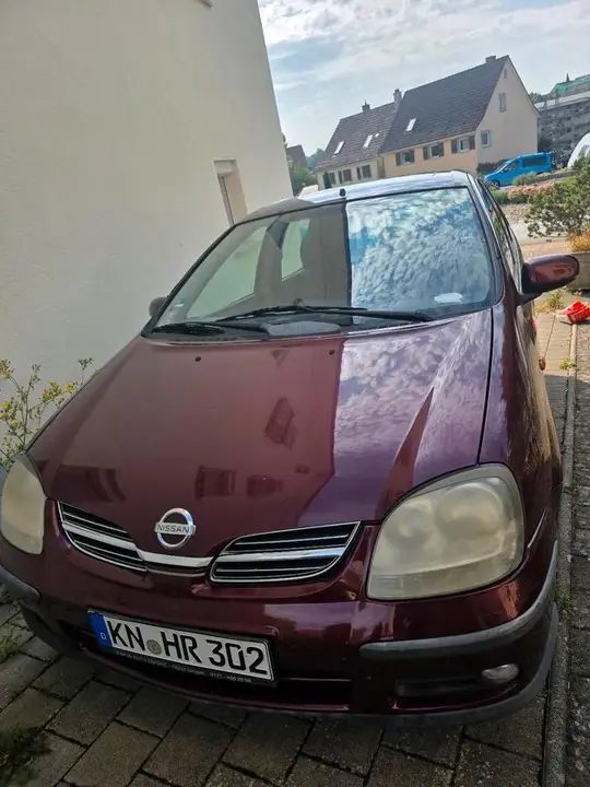 Nissan Almera Tino