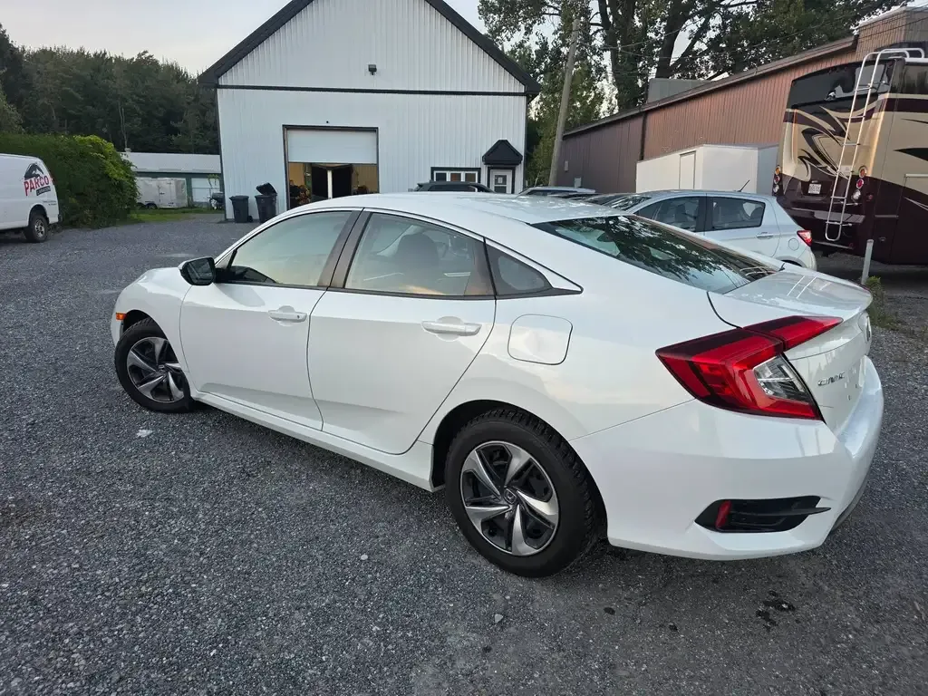 Honda Civic 2019 photo 2