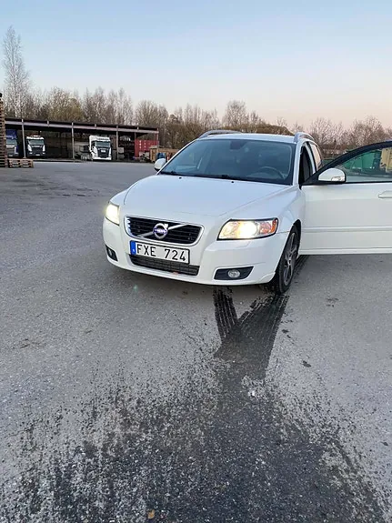 Volvo V50 2012 photo 2