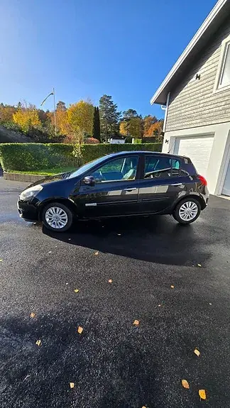 Renault Clio 2011 photo 2