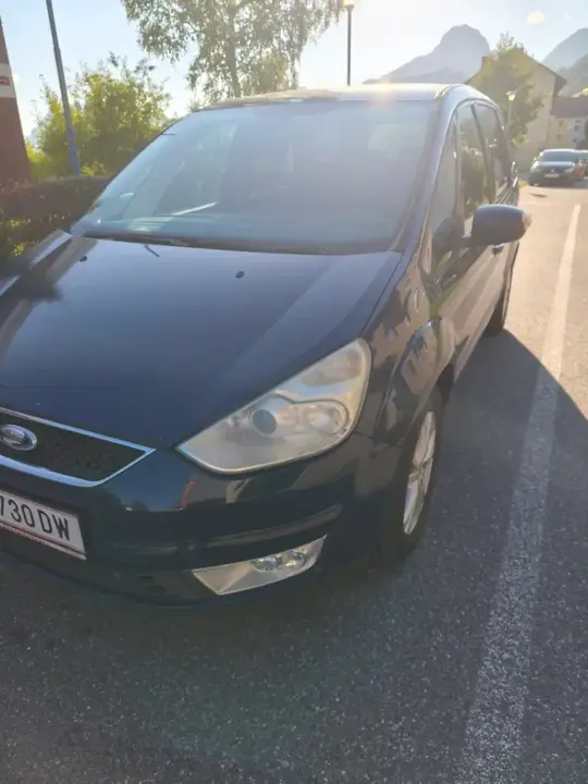 Ford Galaxy 2009 photo 2