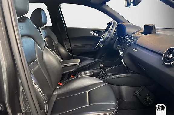 Audi S1 2015 photo 5