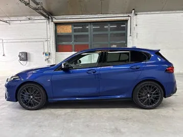 BMW 1 Series 2025 photo 2