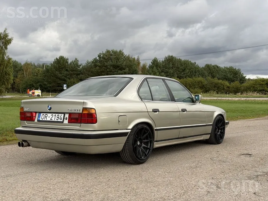 BMW E34 1988 photo 2