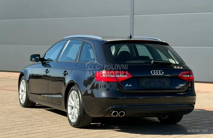 Audi A4 2012 photo 2
