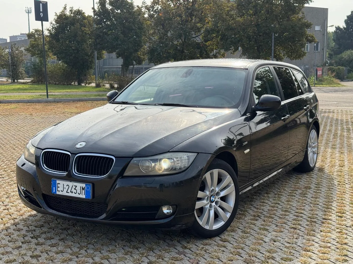 BMW 320D 2011 photo 2