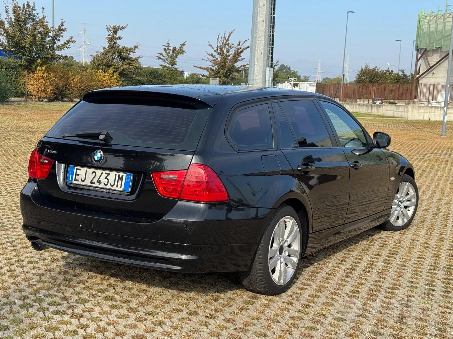 BMW 320D 2011 photo 3