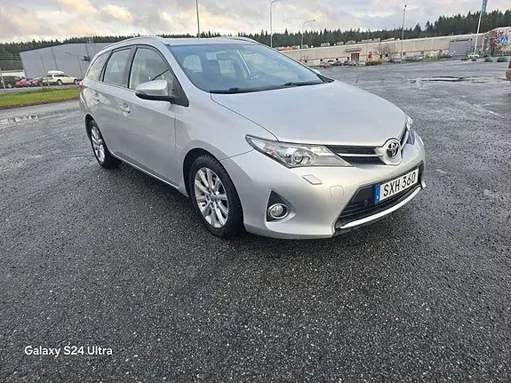 Toyota Auris 2014 photo 2