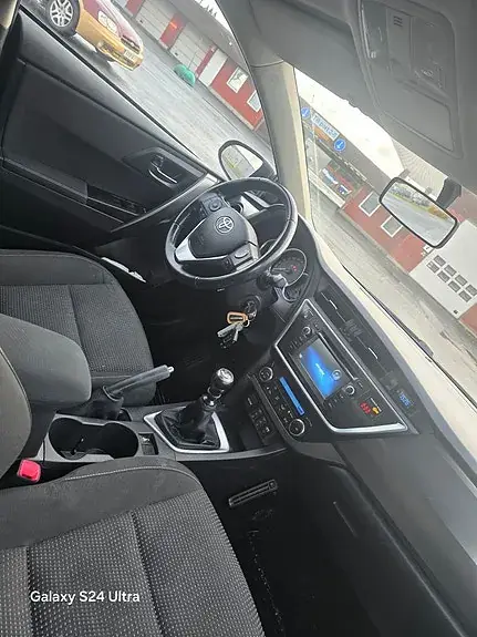 Toyota Auris 2014 photo 3