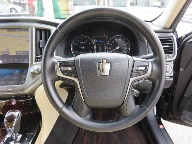 Toyota Crown 2017 photo 3