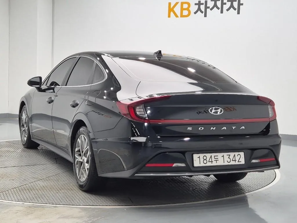 Hyundai Sonata 2022 photo 2