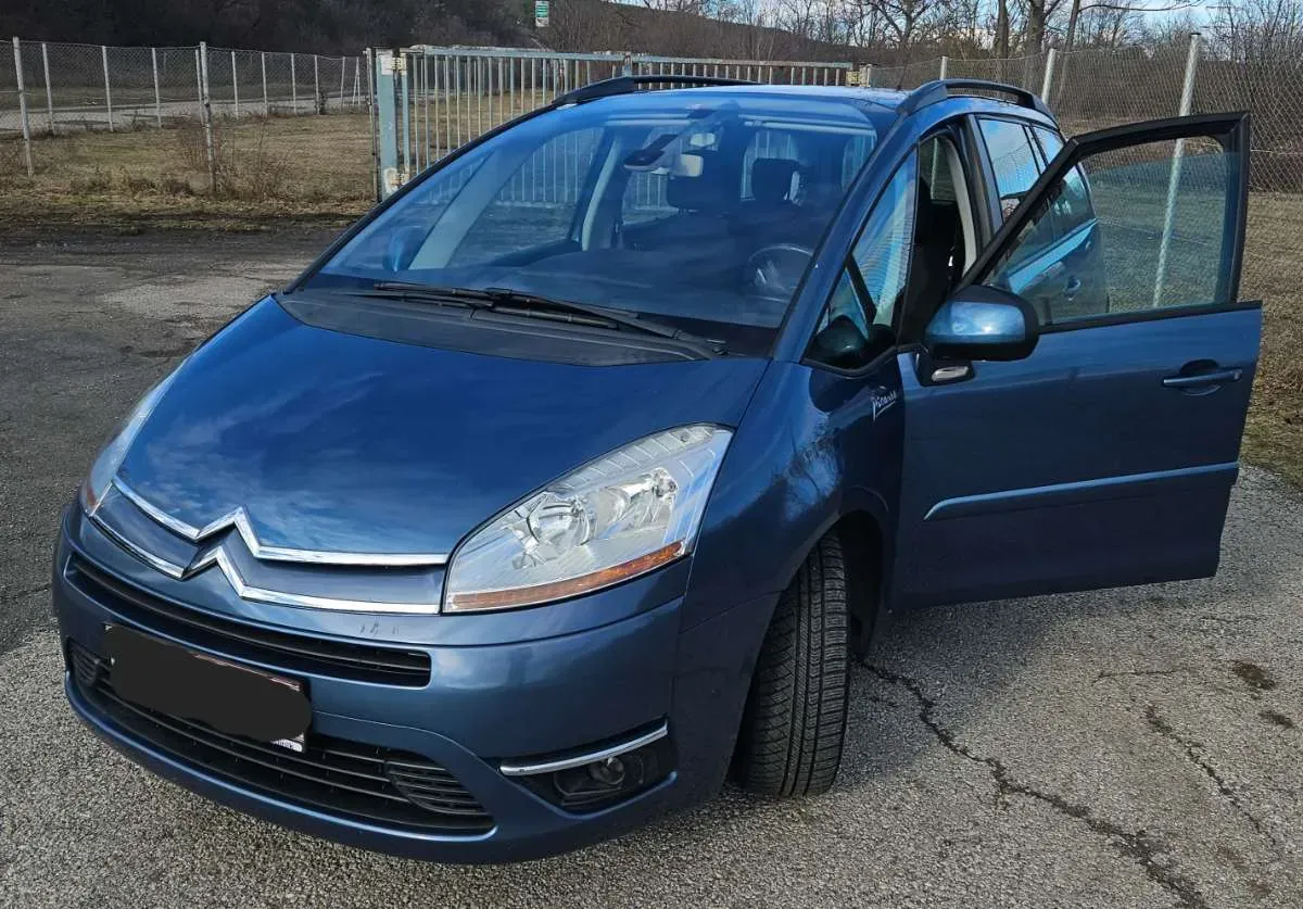 Citroen Grand C4 Picasso 2010 photo 2