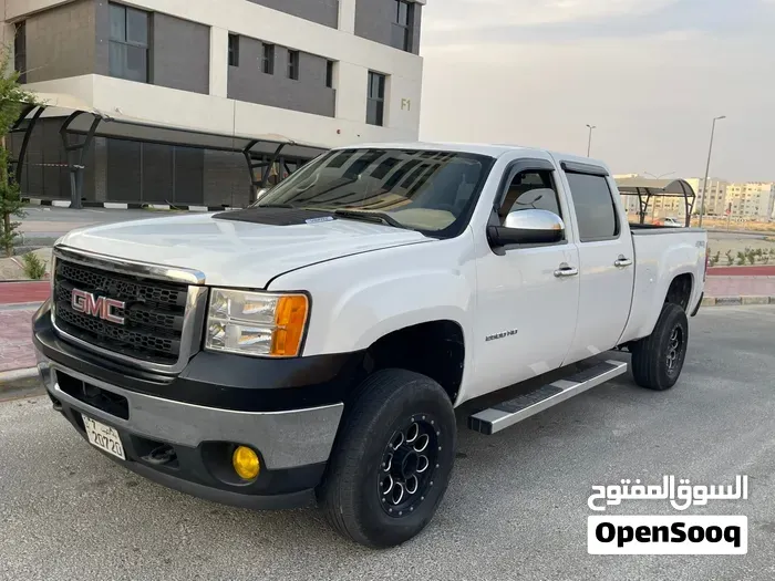 GMC Sierra 2011 photo 2