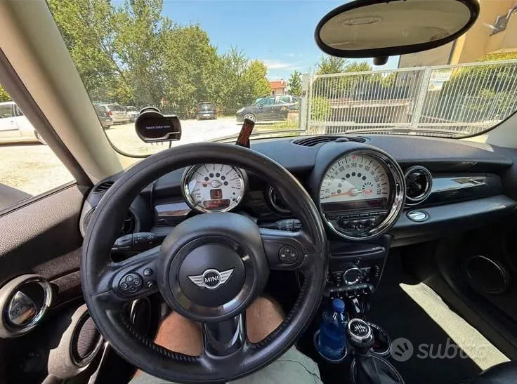 Mini Cooper S 2011 photo 2