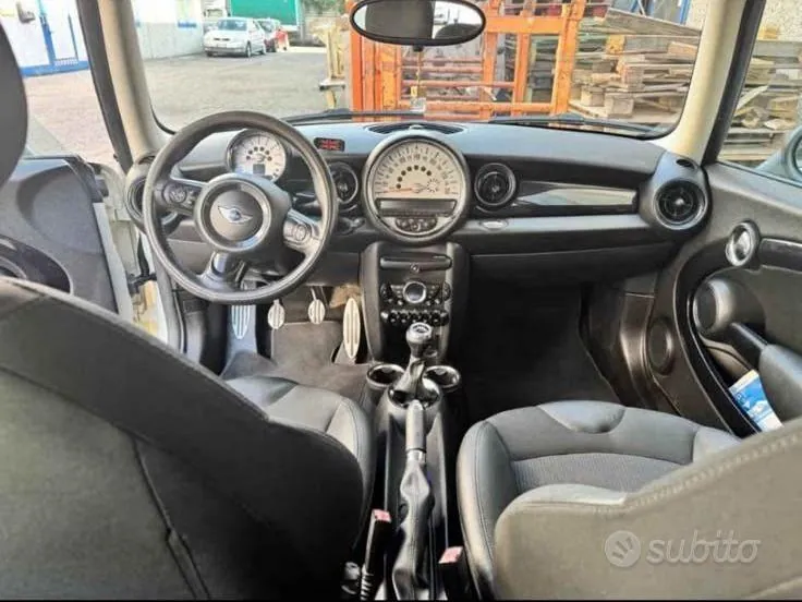 Mini Cooper S 2011 photo 3