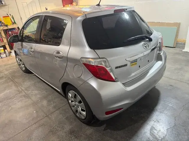 Toyota Yaris 2012 photo 4