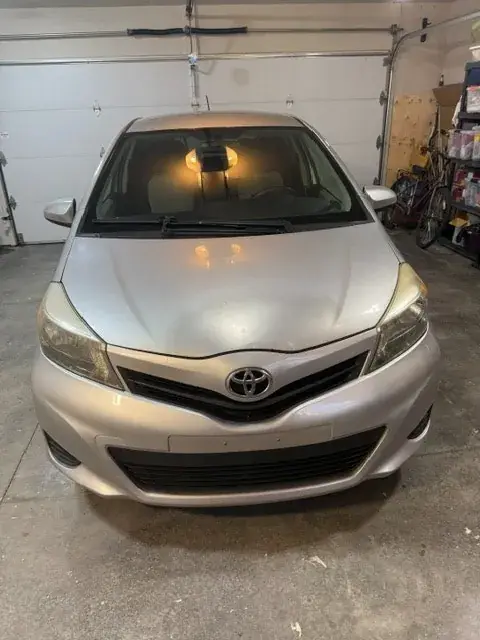 Toyota Yaris 2012 photo 2