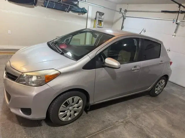 Toyota Yaris 2012 photo 3