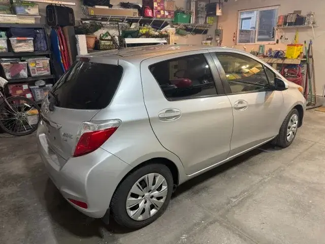 Toyota Yaris 2012 photo 5