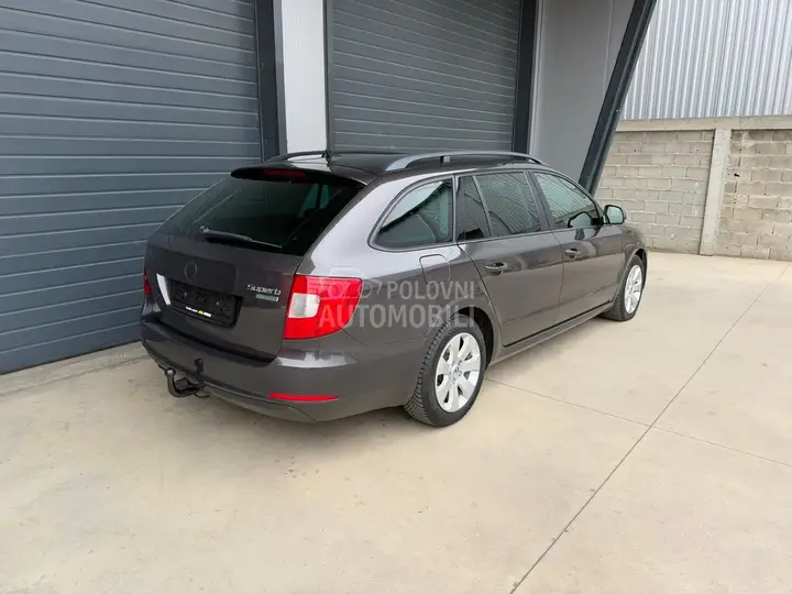 Skoda Superb 2012 photo 5