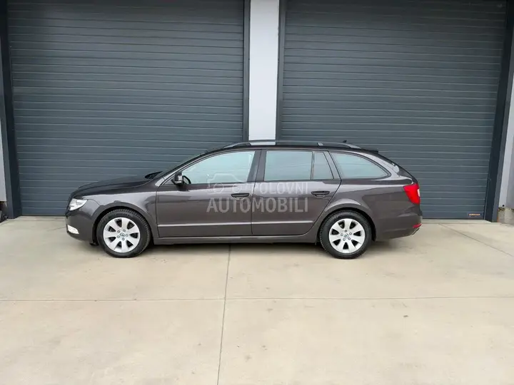 Skoda Superb 2012 photo 2
