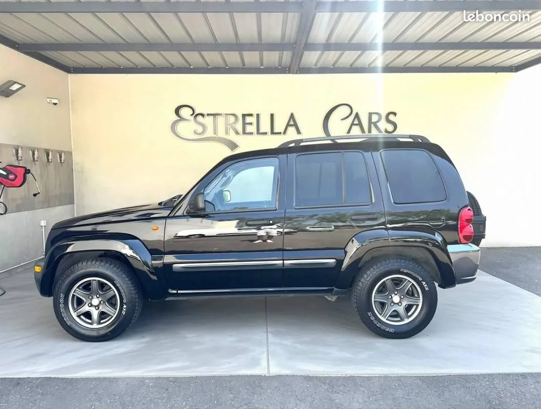 Jeep Cherokee 2004 photo 2