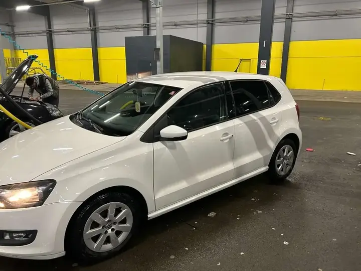 Volkswagen Polo 2012 photo 2