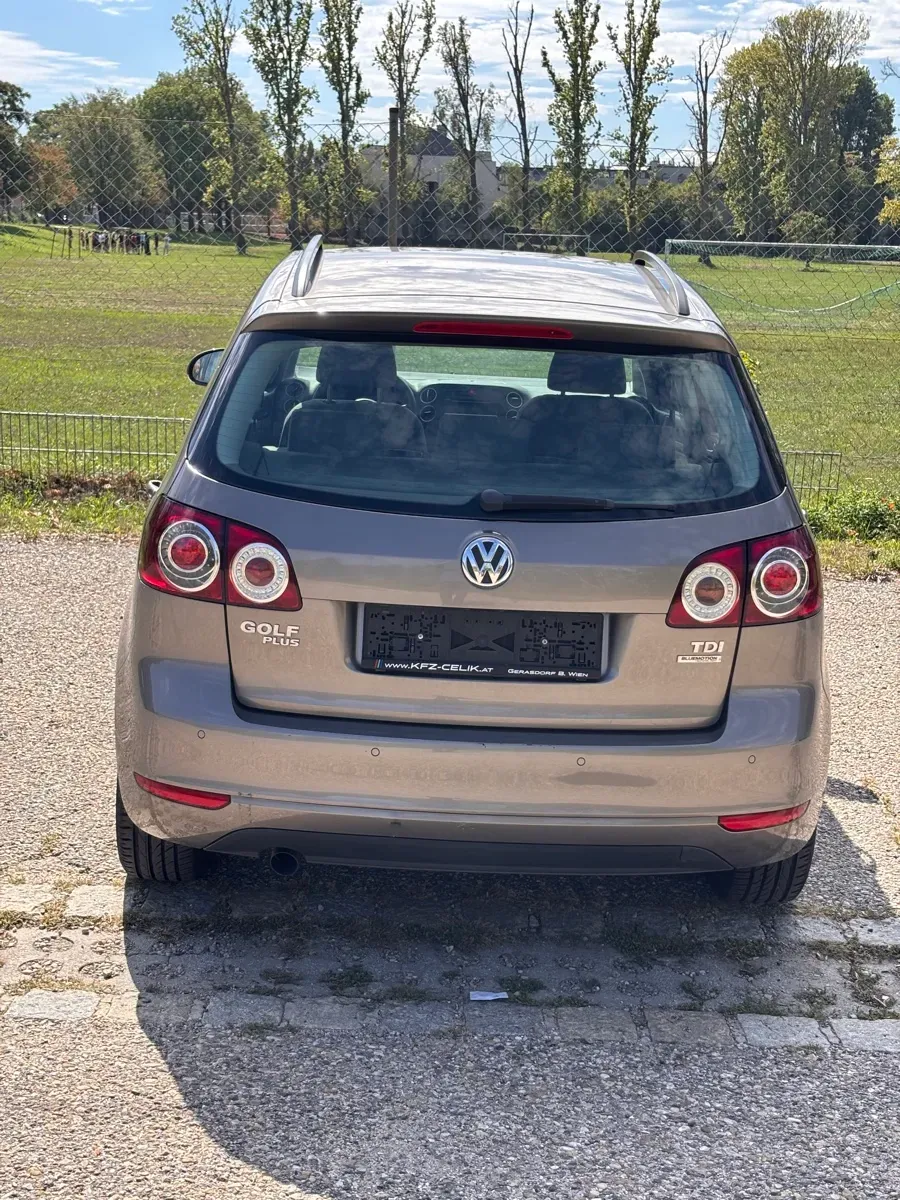 Volkswagen Golf 2010 photo 2
