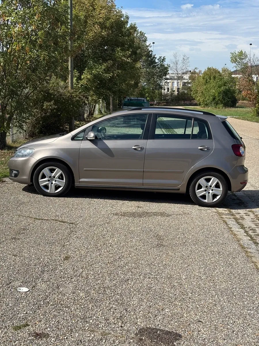 Volkswagen Golf 2010 photo 3