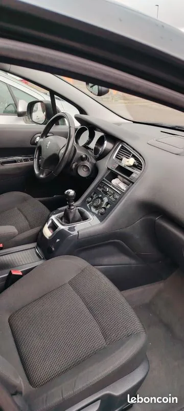 Peugeot 5008 2012 photo 3