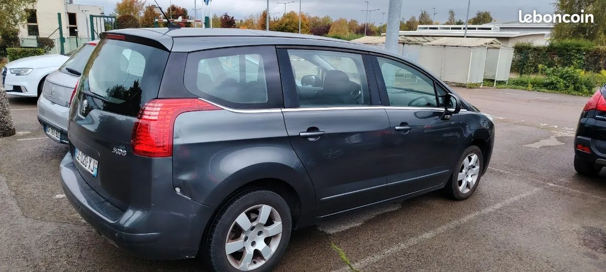 Peugeot 5008 2012 photo 2