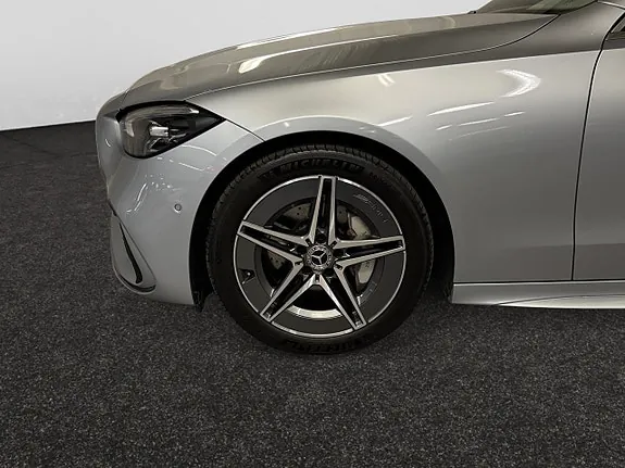 Mercedes-Benz C200 2024 photo 3