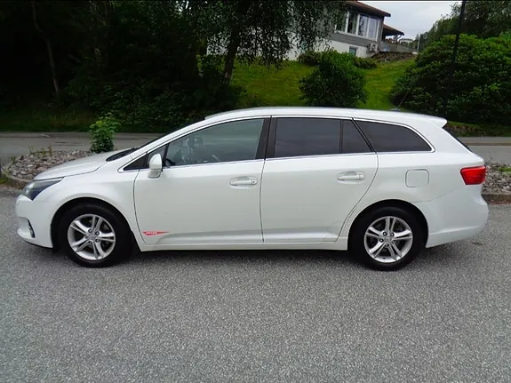 Toyota Avensis 2014 photo 3