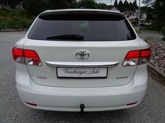Toyota Avensis 2014 photo 5