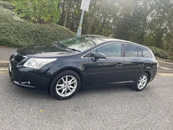 Toyota Avensis 2011 photo 2